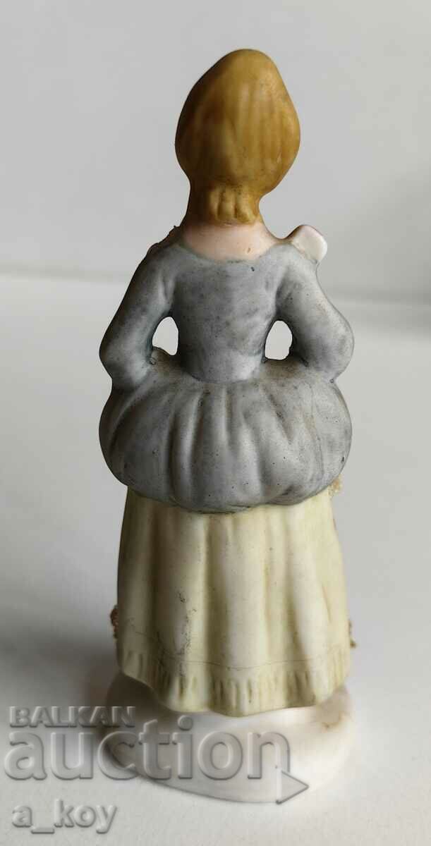 Доставка на ПОРЦЕЛАНОВА СТАТУЕТКА ФИГУРА ЗДРАВА ЖЕНА