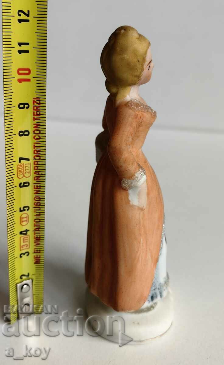 ПОРЦЕЛАНОВА СТАТУЕТКА ФИГУРА ЖЕНА ЗДРАВА с цена 9.00 лв. | € 4.60