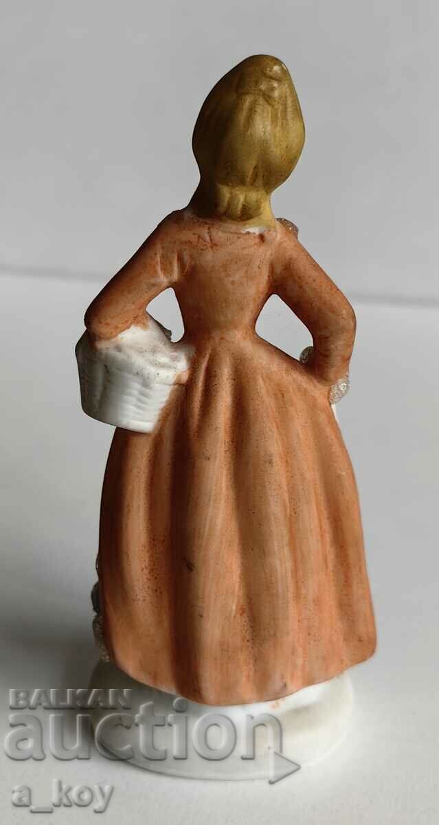 Аукцион ПОРЦЕЛАНОВА СТАТУЕТКА ФИГУРА ЖЕНА ЗДРАВА