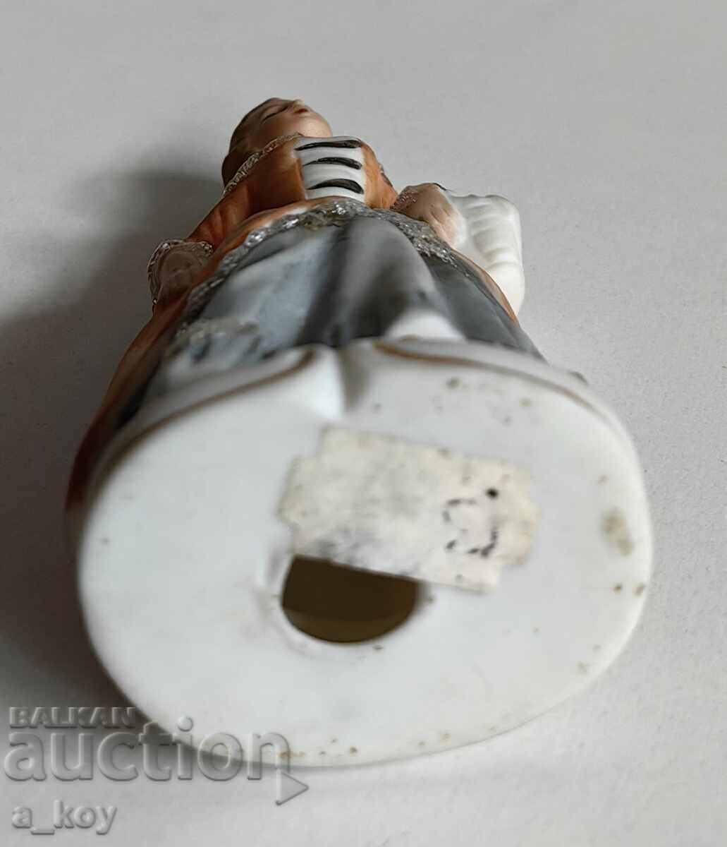 ПОРЦЕЛАНОВА СТАТУЕТКА ФИГУРА ЖЕНА ЗДРАВА - 5