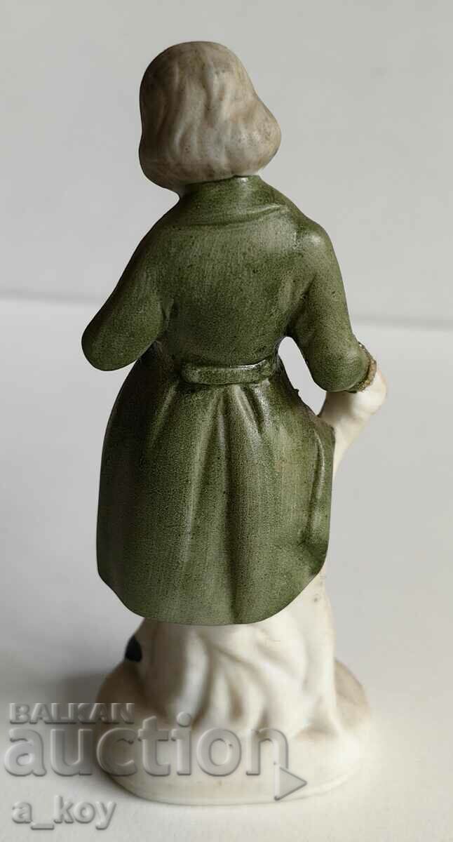 Auction PORCELAIN STATUETTE FIGURE MAN HEALTHY Auction PORCELAIN STATUETTE FIGURE MAN HEALTHY