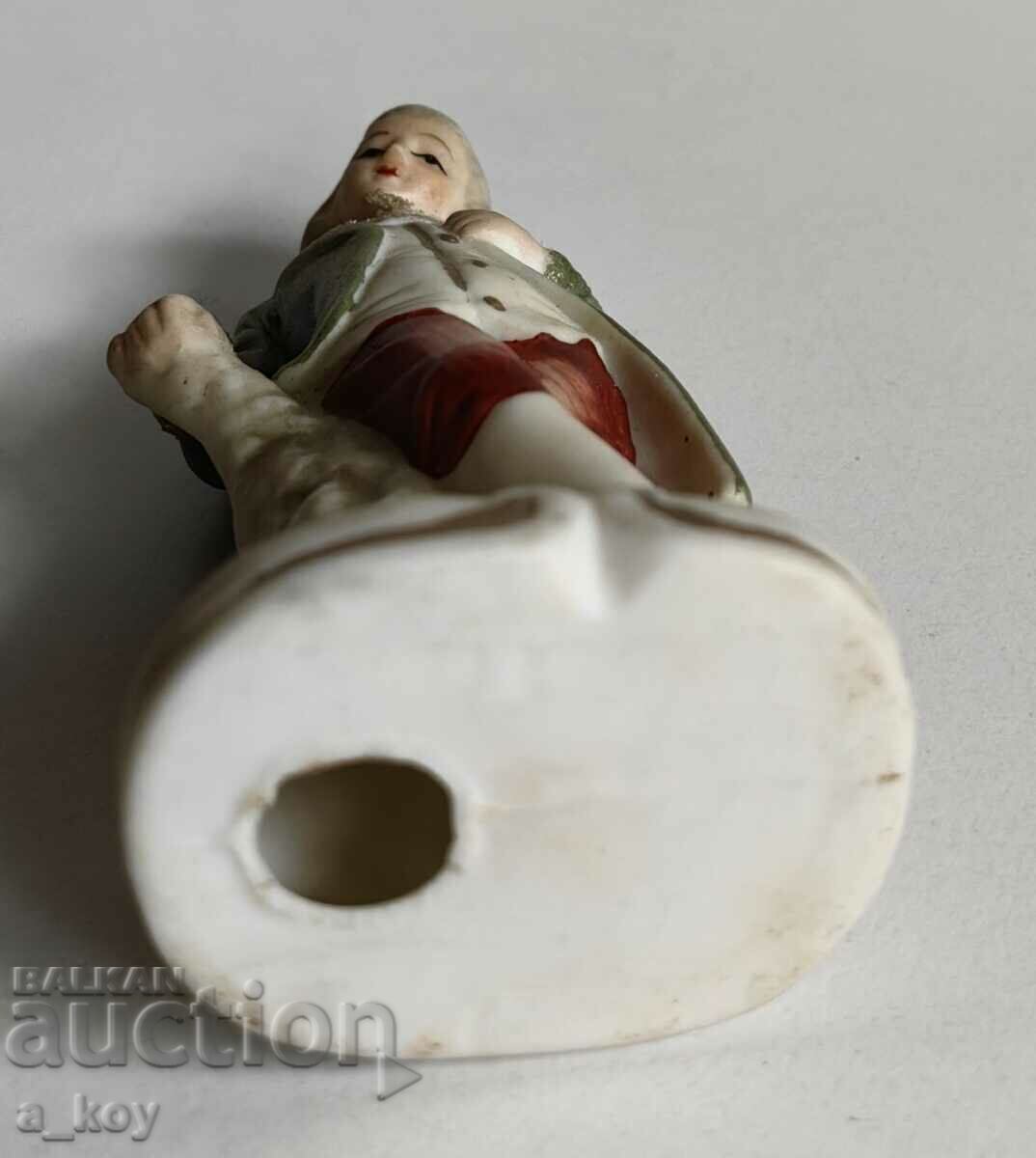 PORCELAIN STATUETTE FIGURE MAN HEALTHY - 5 PORCELAIN STATUETTE FIGURE MAN HEALTHY - 5