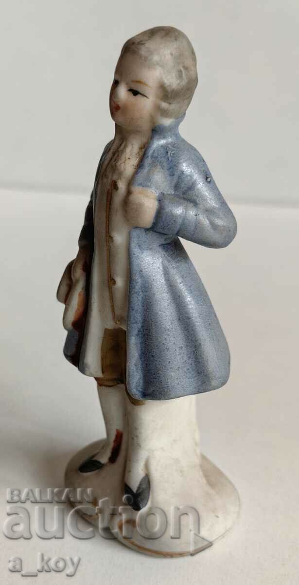 Delivery of PORCELAIN STATUETTE FIGURE MAN HEALTHY Delivery of PORCELAIN STATUETTE FIGURE MAN HEALTHY