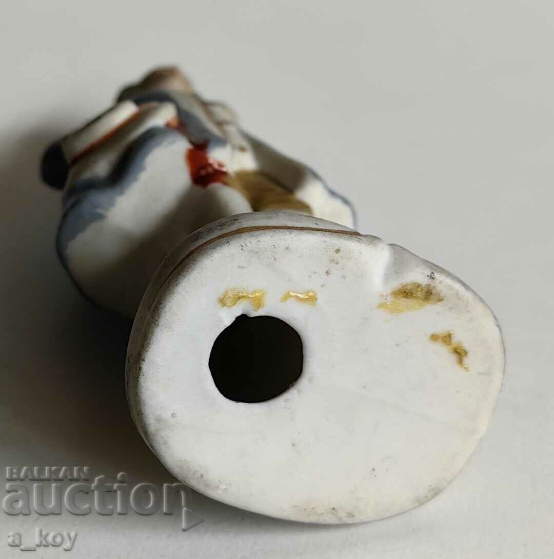 PORCELAIN STATUETTE FIGURE MAN HEALTHY - 5 PORCELAIN STATUETTE FIGURE MAN HEALTHY - 5