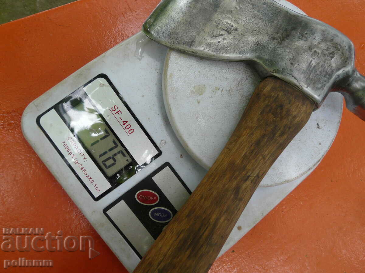 Delivery of Old ax / hammer - 520 Delivery of Old ax / hammer - 520
