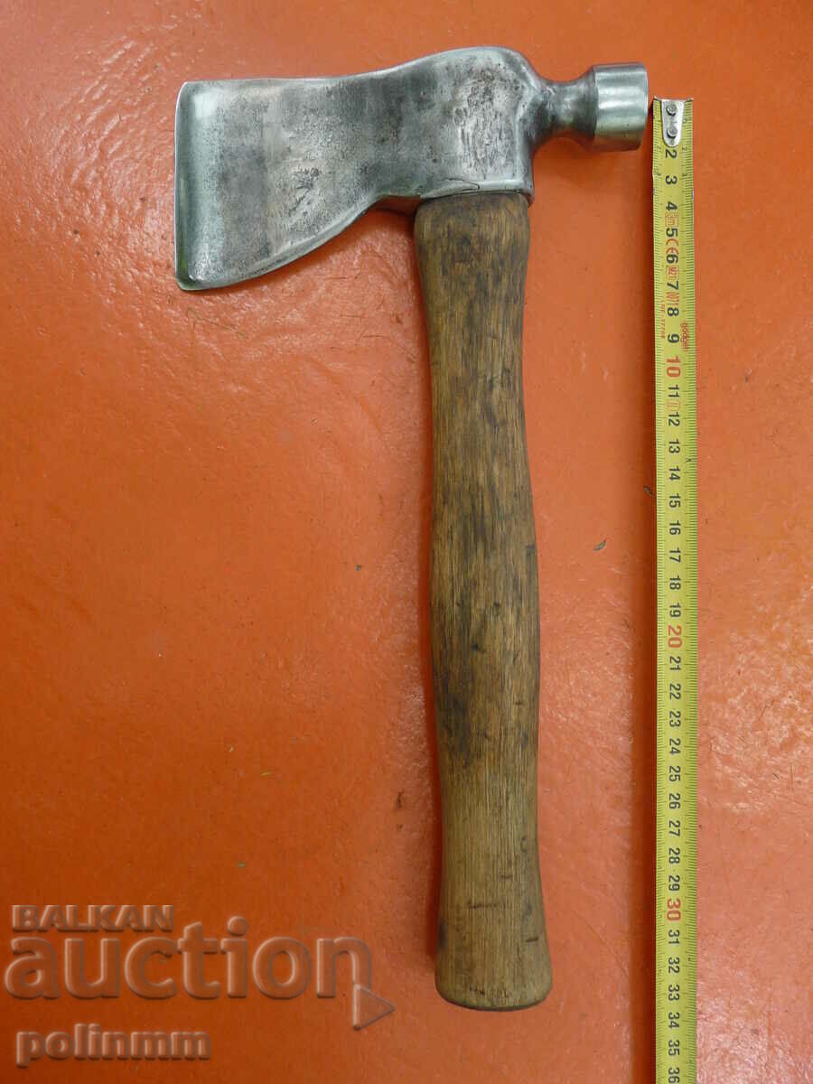 Old ax / hammer - 520