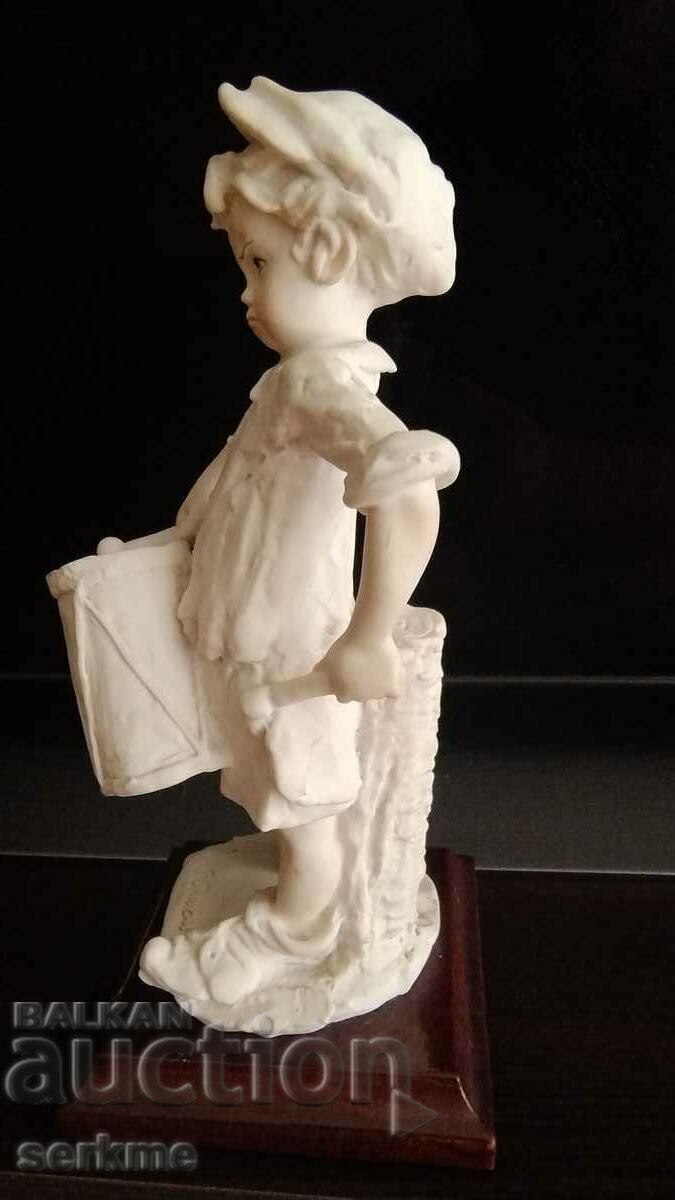 Porcelain figure with price 40.00 BGN | € 20.45 Porcelain figure with price 40.00 BGN | € 20.45