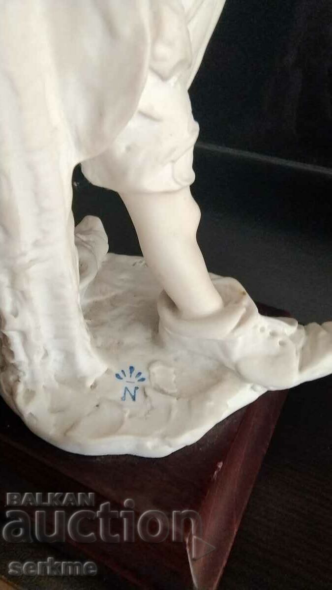Porcelain figure - 6 Porcelain figure - 6