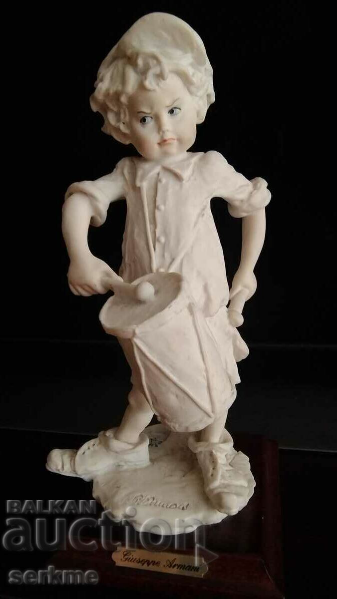 Porcelain figure Porcelain figure