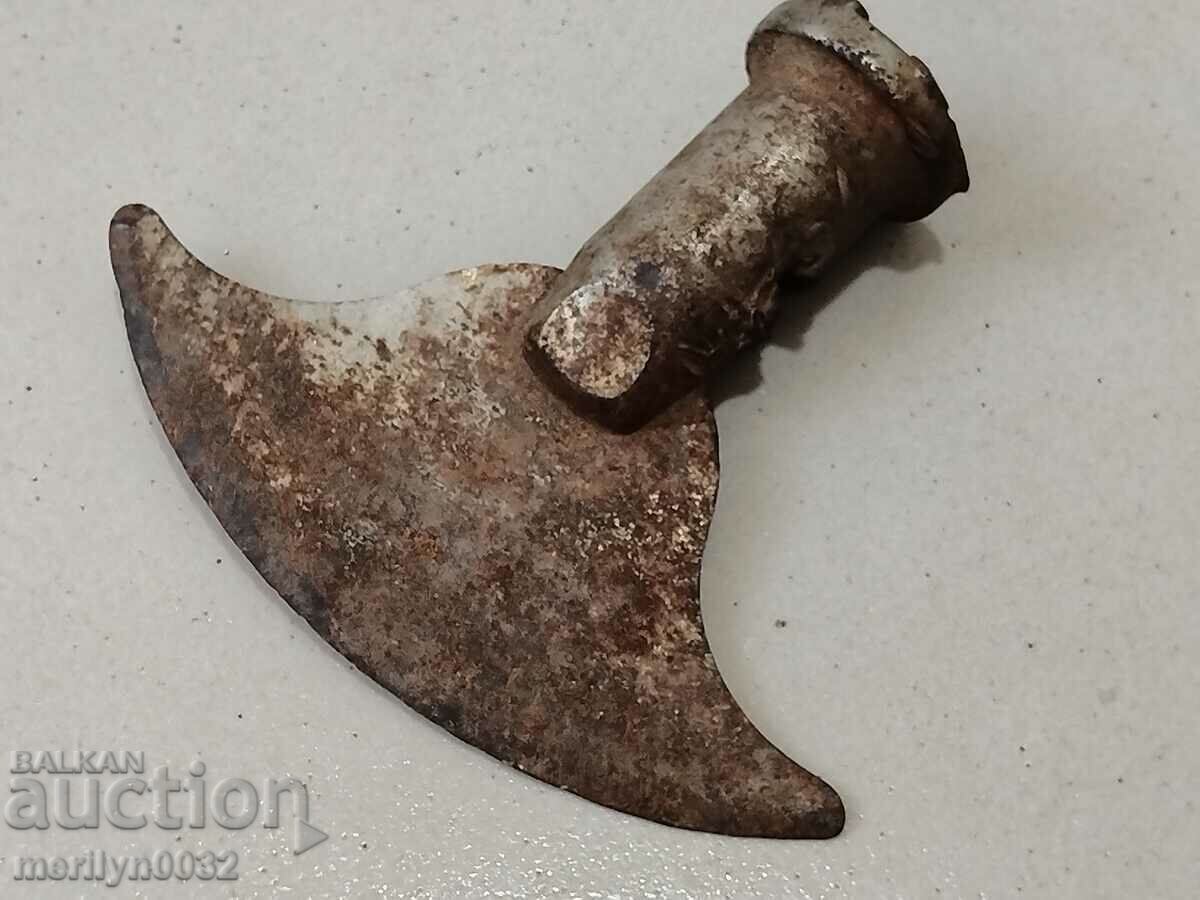 Delivery of Old hatchet satyr ax without sap Delivery of Old hatchet satyr ax without sap