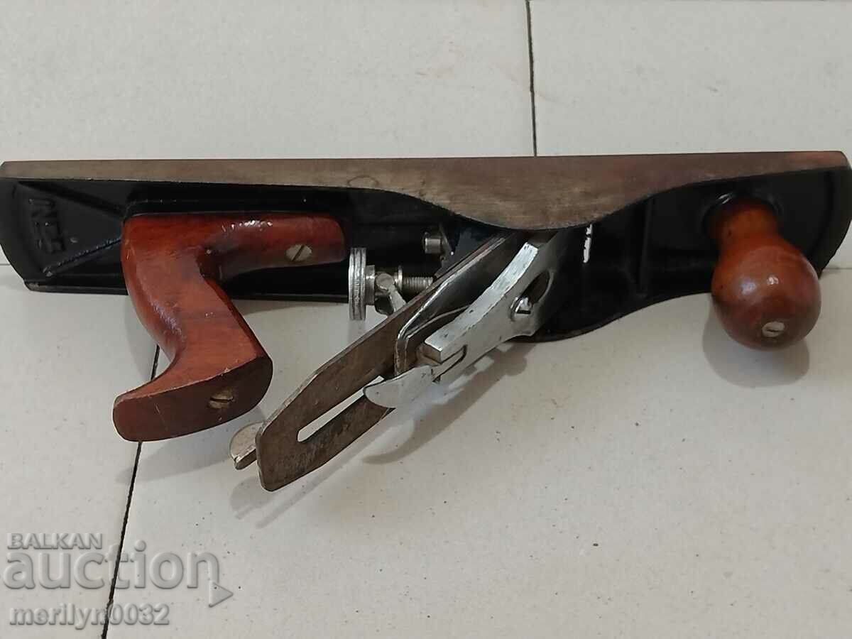 Licitație Instrument vechi de rindeau pentru prelucrarea lemnului cu cuțit
