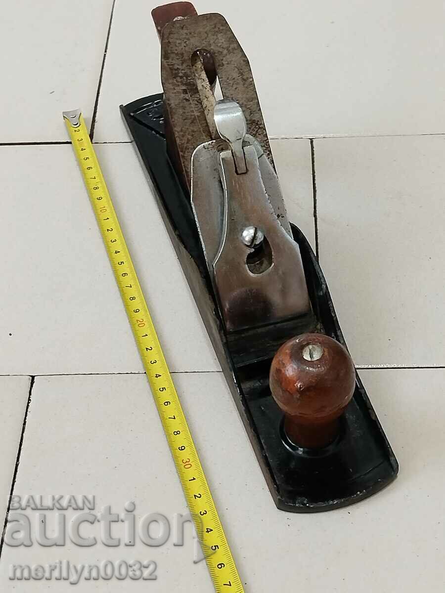 Livrarea Instrument vechi de rindeau pentru prelucrarea lemnului cu cuțit