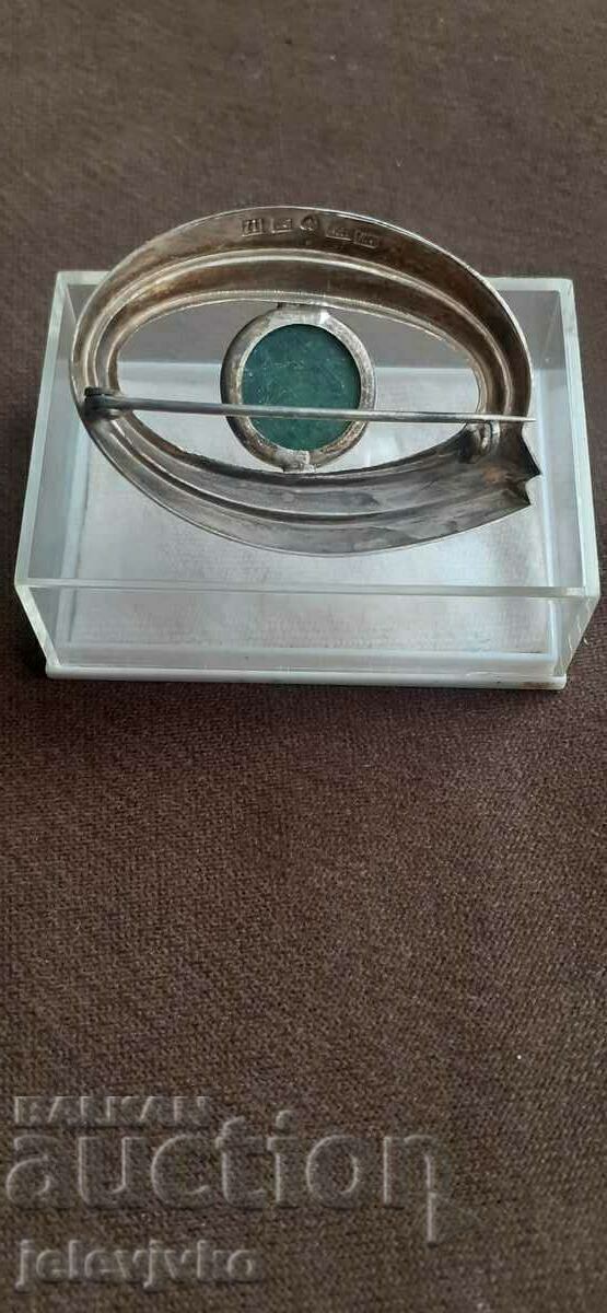 Green stone brooch with price 40.00 BGN | € 20.45 Green stone brooch with price 40.00 BGN | € 20.45