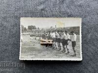 Foto veche club sportiv de fotbal din anii 1930 meci cu minge