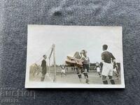 Foto veche club sportiv de fotbal din anii 1930 meci cu minge