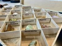 Retro Souvenir box 18 pcs Minerals of Madagascar