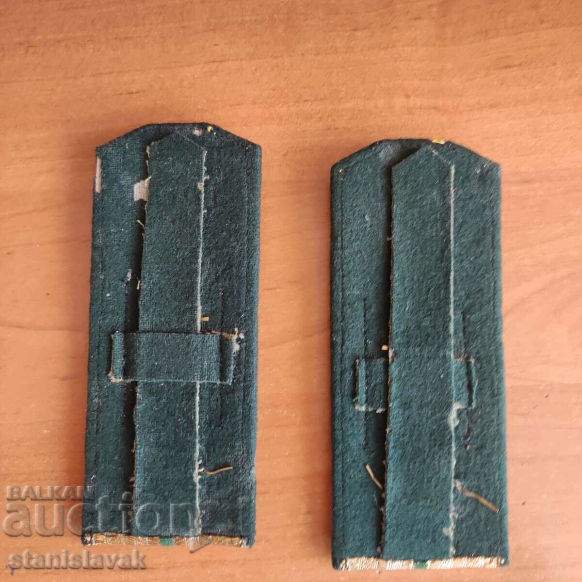 Παράδοση Επωμίδες παρέλασης ενός ανώτερου υπολοχαγού από το GV τραυματίες κοινωνικών.