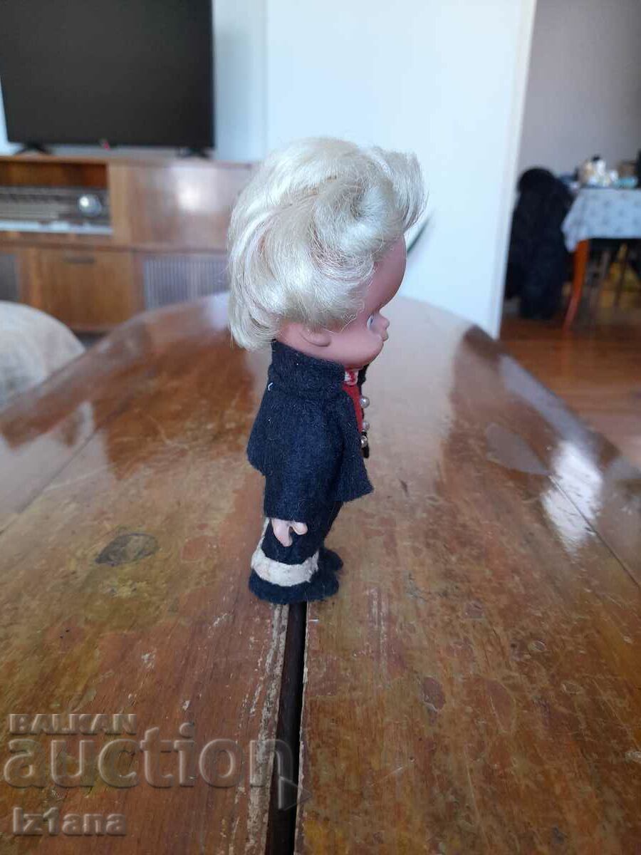 Păpușă veche cu preț 27.00 BGN | € 13.80 Păpușă veche cu preț 27.00 BGN | € 13.80