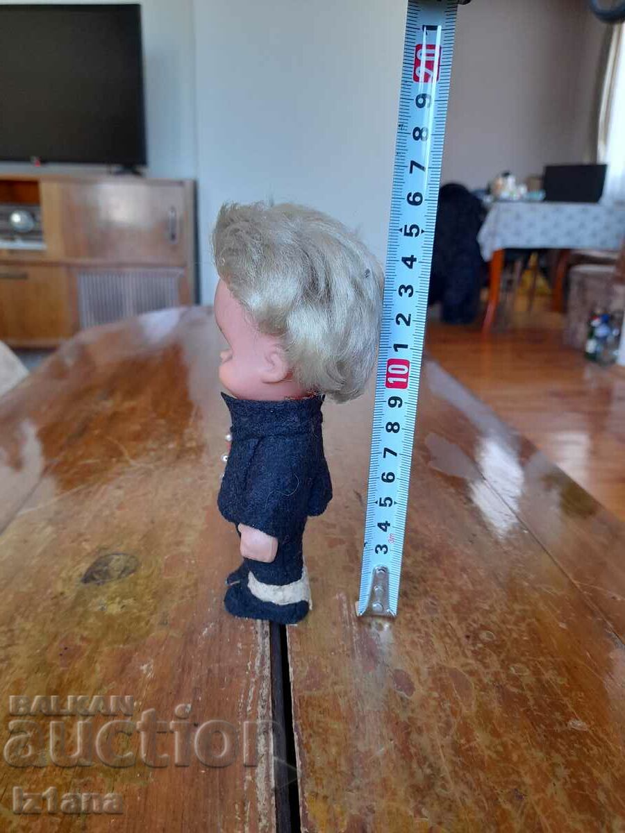 Livrarea Păpușă veche Livrarea Păpușă veche