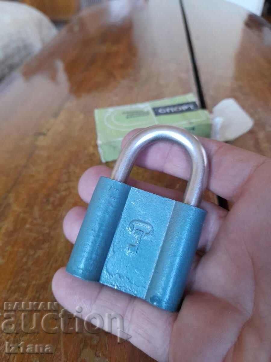 Auction Old padlock Sport Auction Old padlock Sport