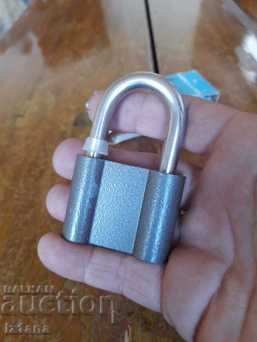 Auction  Old padlock S-50