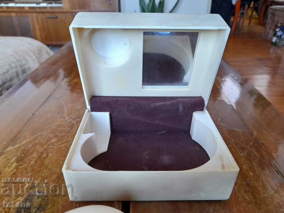 Delivery of Old Sputnik 2 mechanical shaver Delivery of Old Sputnik 2 mechanical shaver