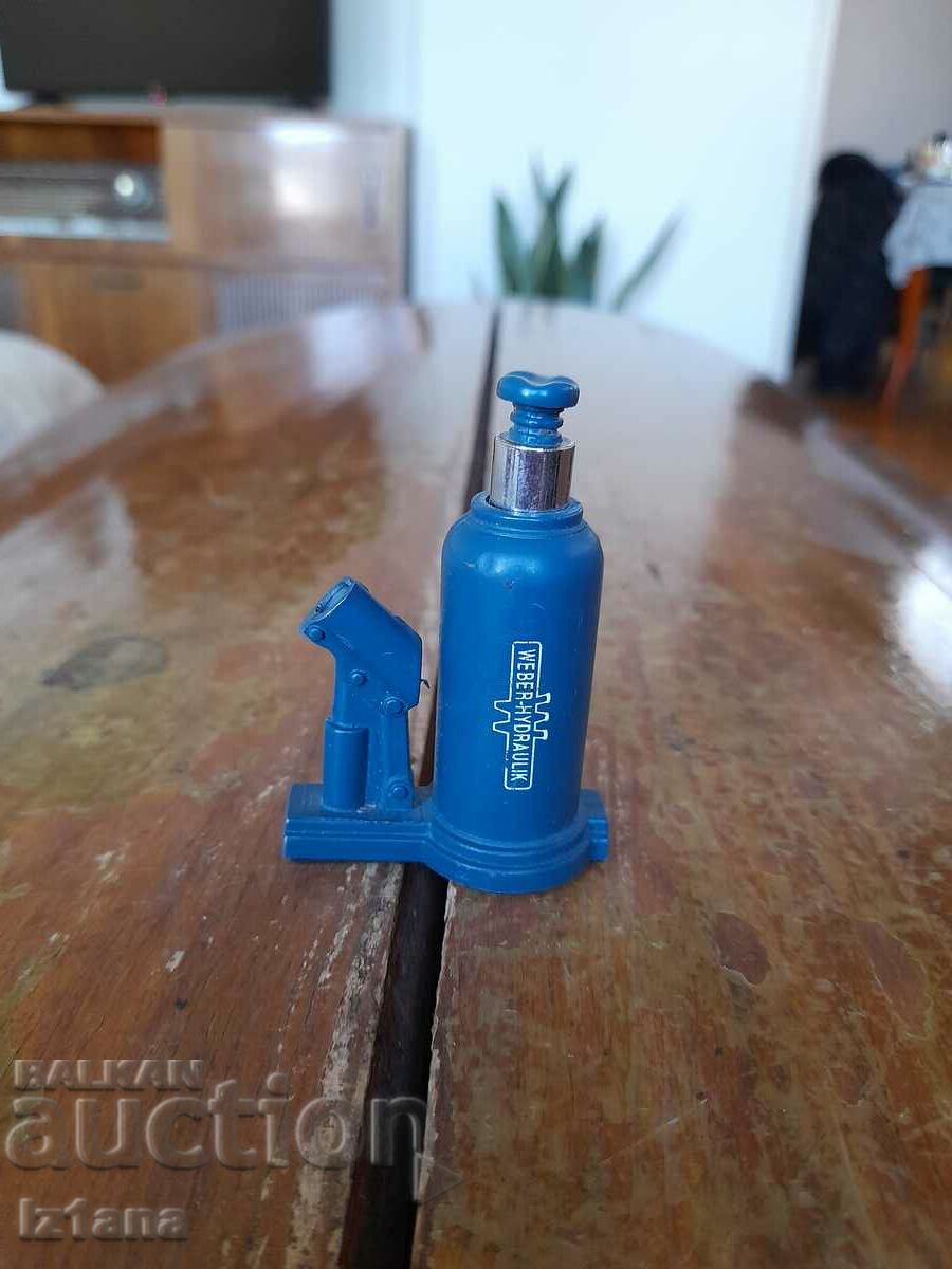 Old lighter jack