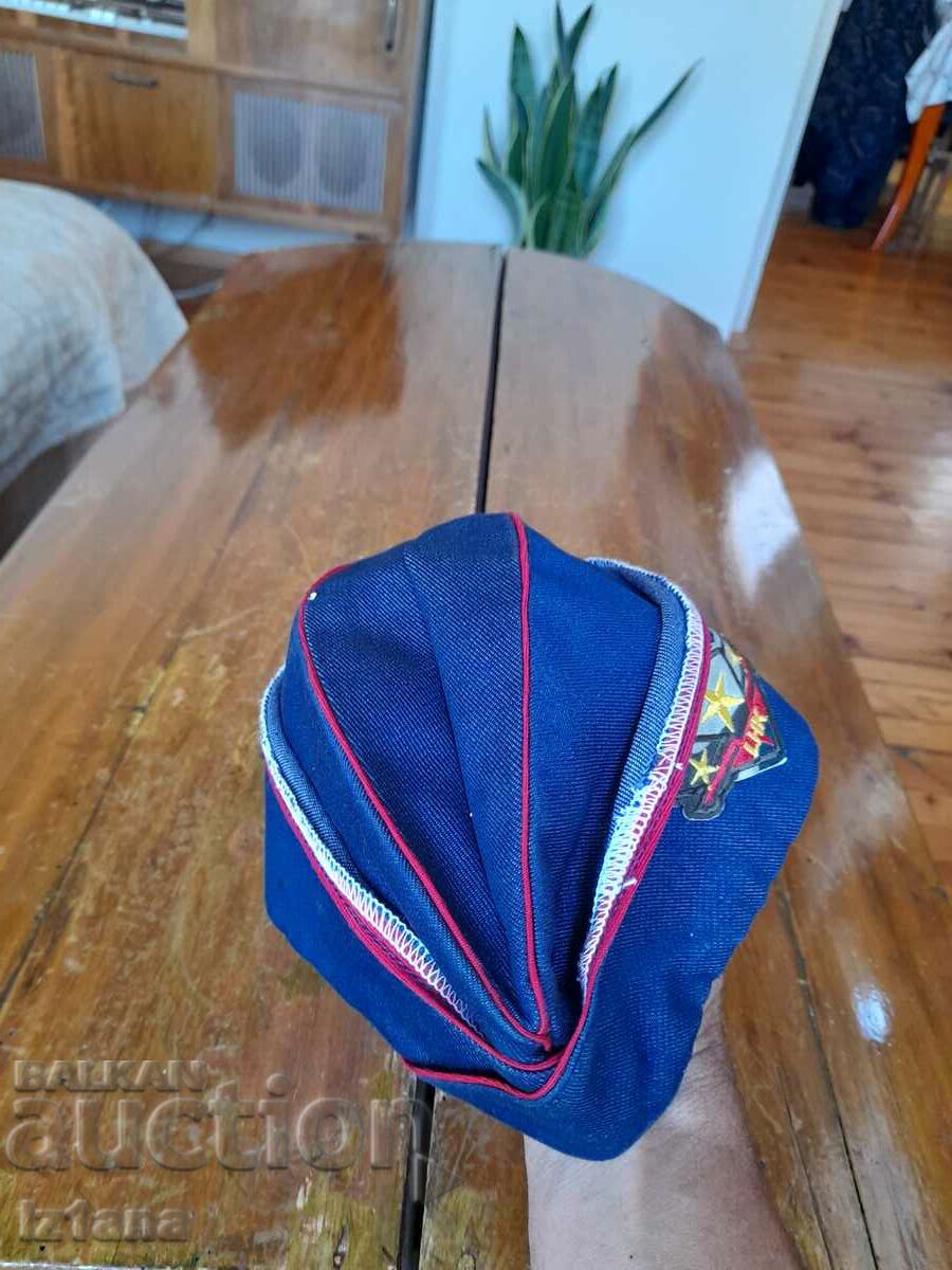 Παράδοση Παλιό στρατιωτικό καπέλο, καπέλο