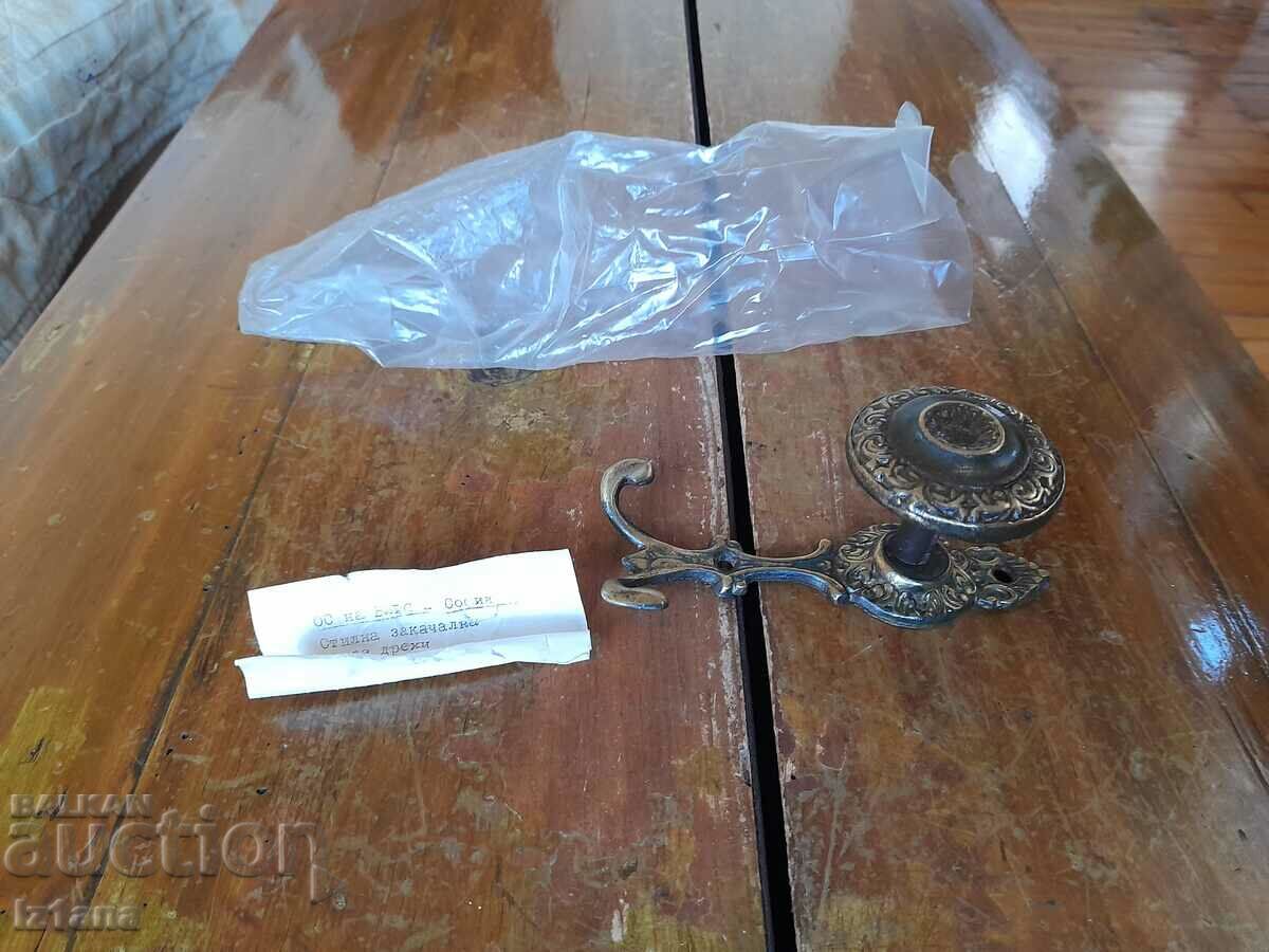 Παλιά κρεμάστρα ρούχων με τιμή 22.00 BGN | € 11.25 Παλιά κρεμάστρα ρούχων με τιμή 22.00 BGN | € 11.25