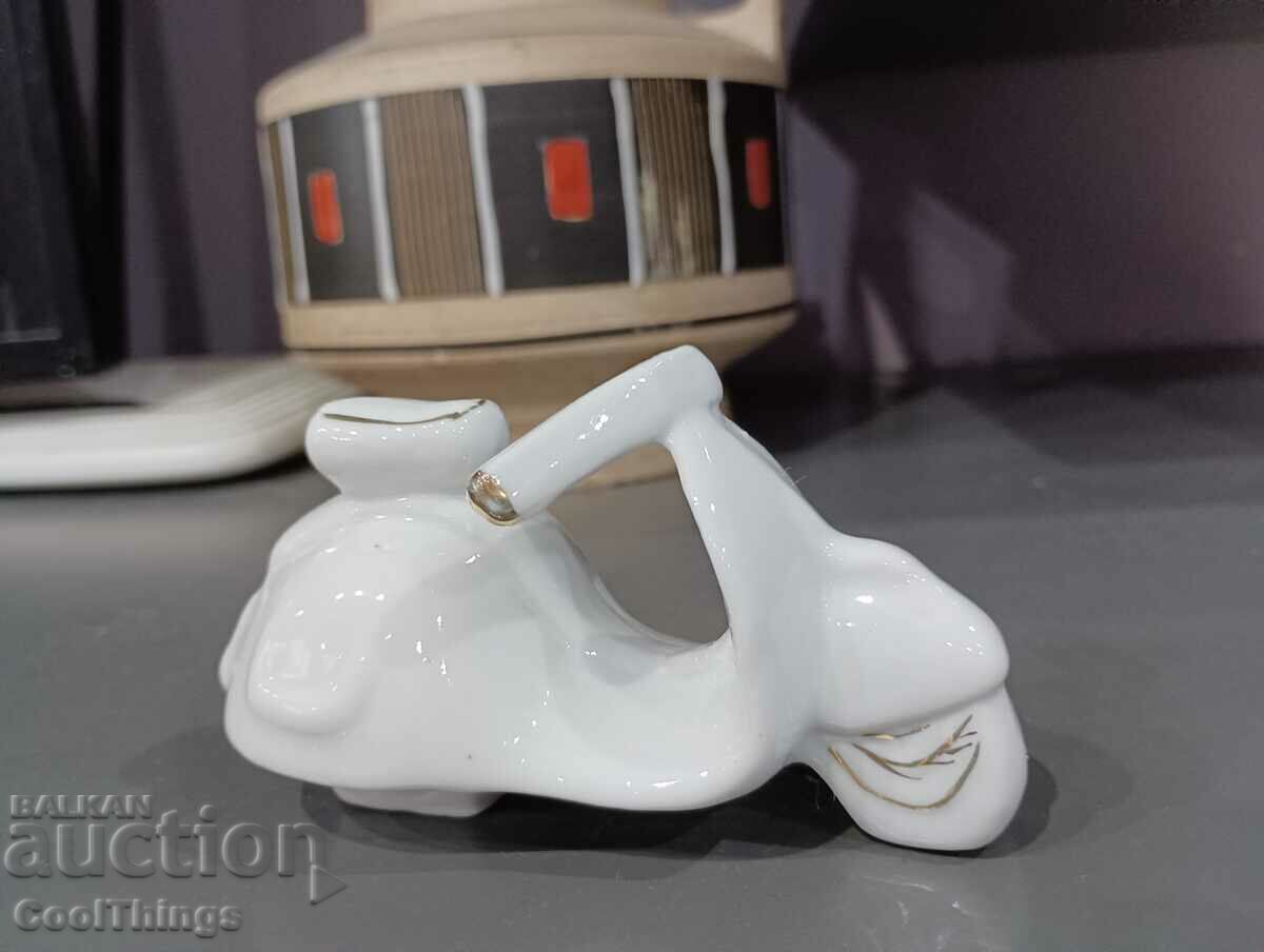 Porcelain moped