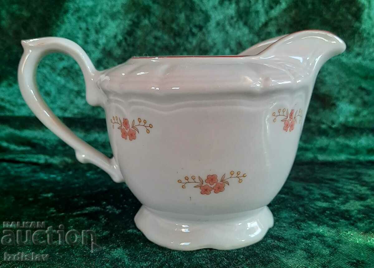 Urcior bulgaresc din portelan pentru lapte sau smantana Urcior bulgaresc din portelan pentru lapte sau smantana