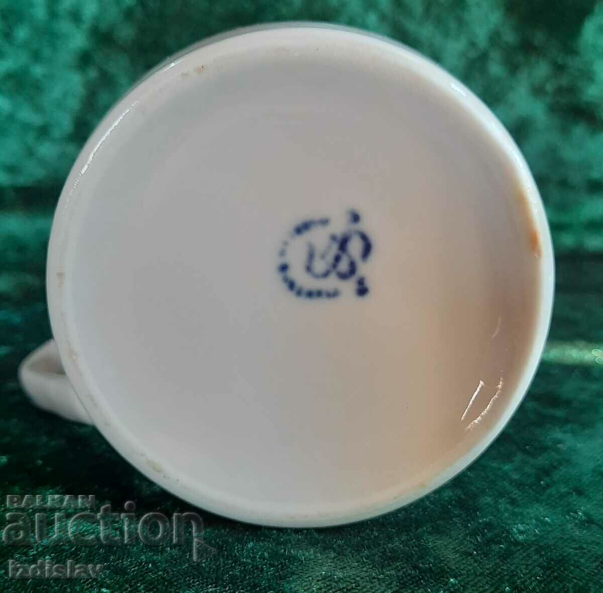 Delivery of Porcelain Bulgarian jug for cream or milk Delivery of Porcelain Bulgarian jug for cream or milk