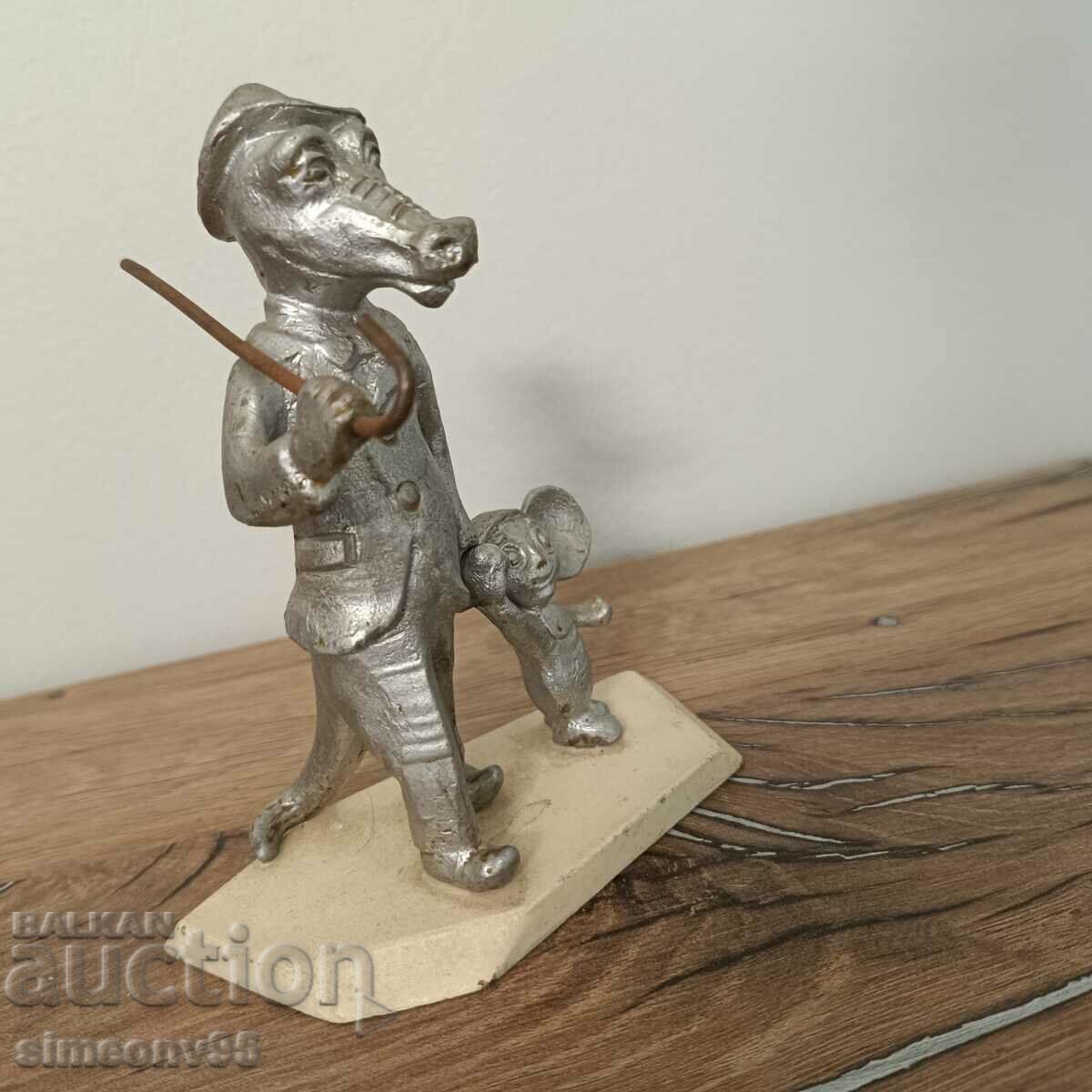 Auction  Old statuette crocodile and chiburashka