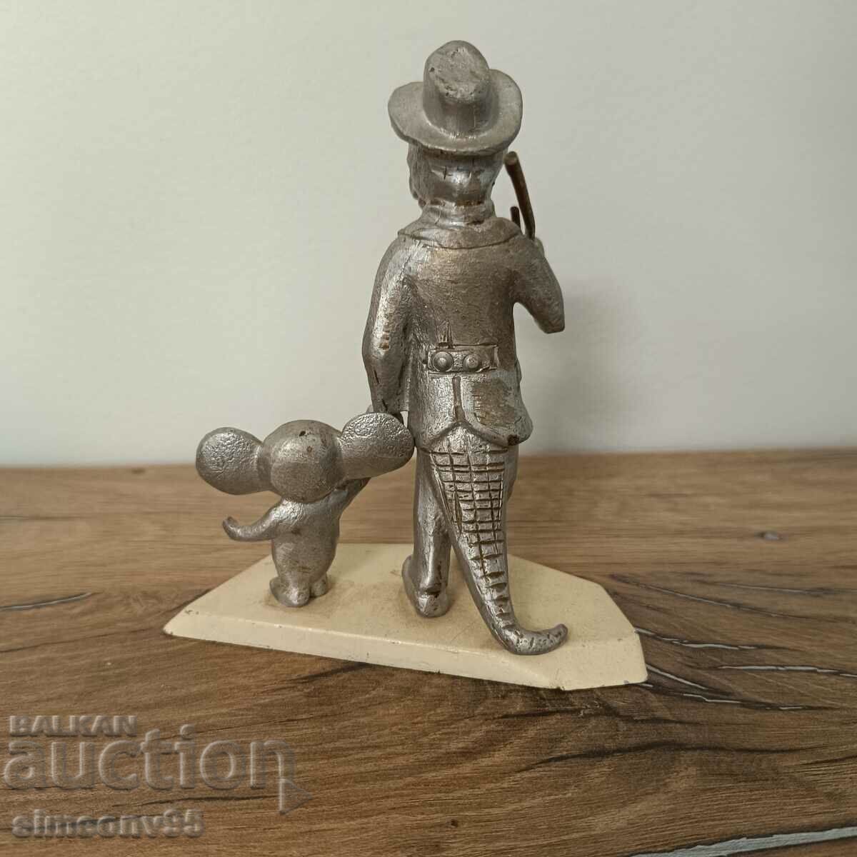 Delivery of Old statuette crocodile and chiburashka