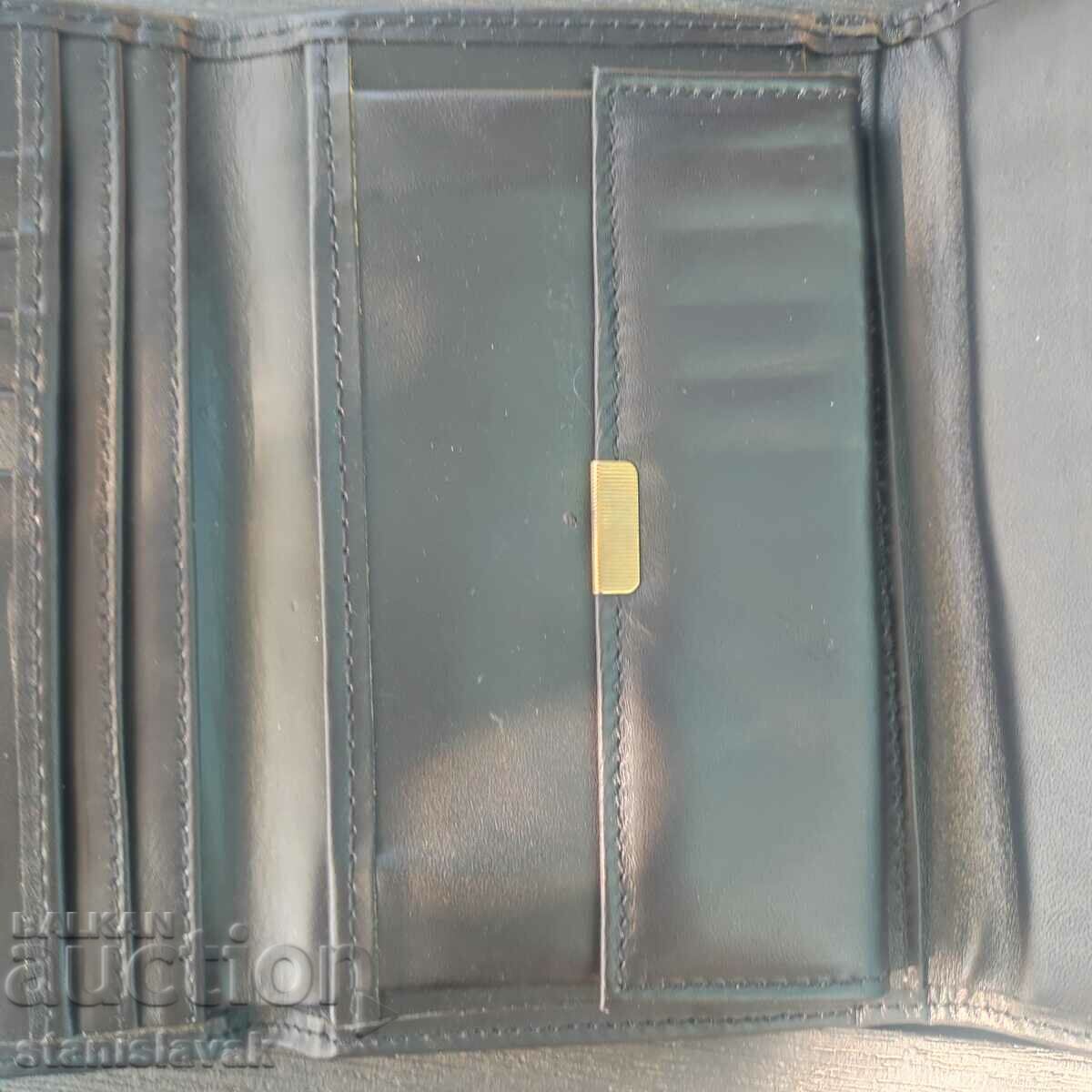 Delivery of Women's purse with the Sofia Airport logo Delivery of Women's purse with the Sofia Airport logo