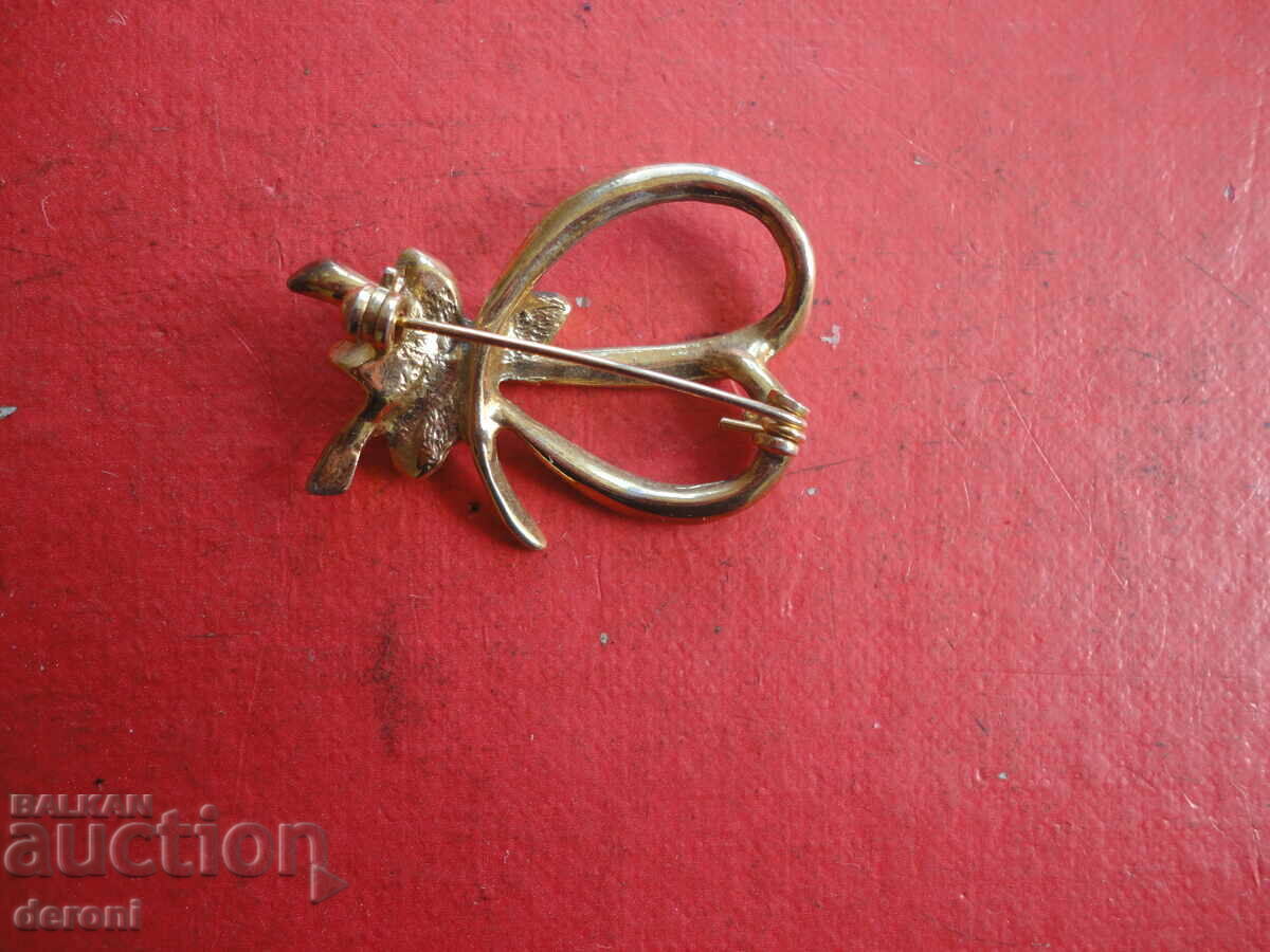 Delivery of Gold-plated brooch with stones 41