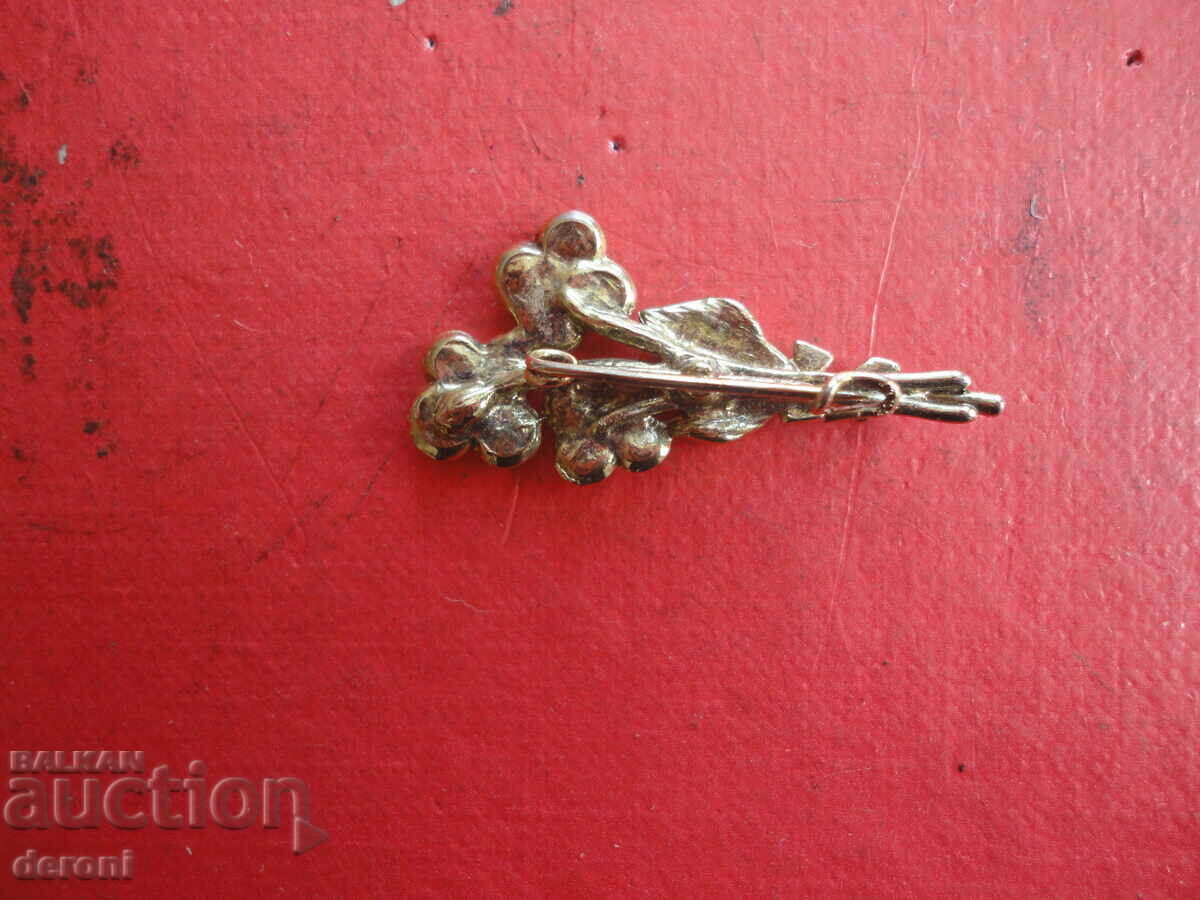 Auction Enamel 46 gold plated brooch Auction Enamel 46 gold plated brooch