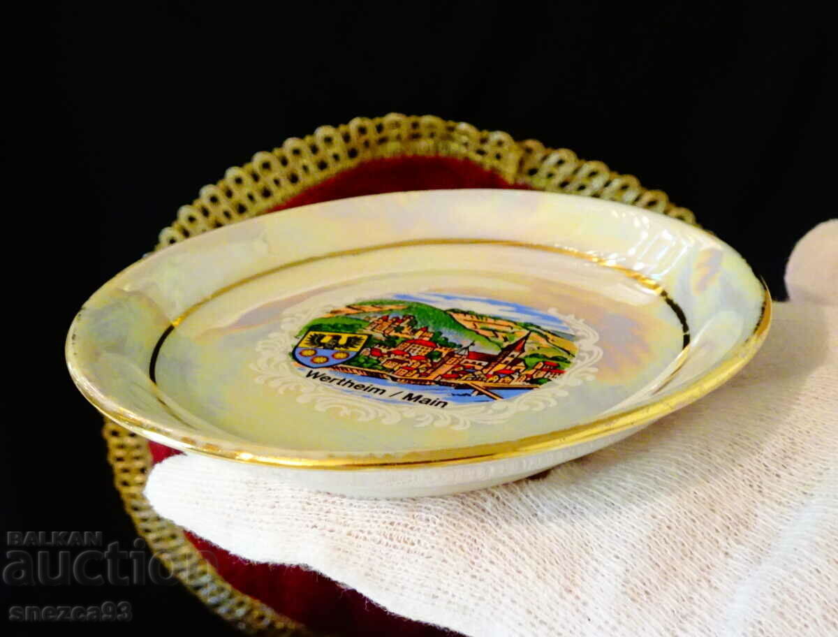 Auction Bavarian porcelain plate, opaline, Wertheim. Auction Bavarian porcelain plate, opaline, Wertheim.