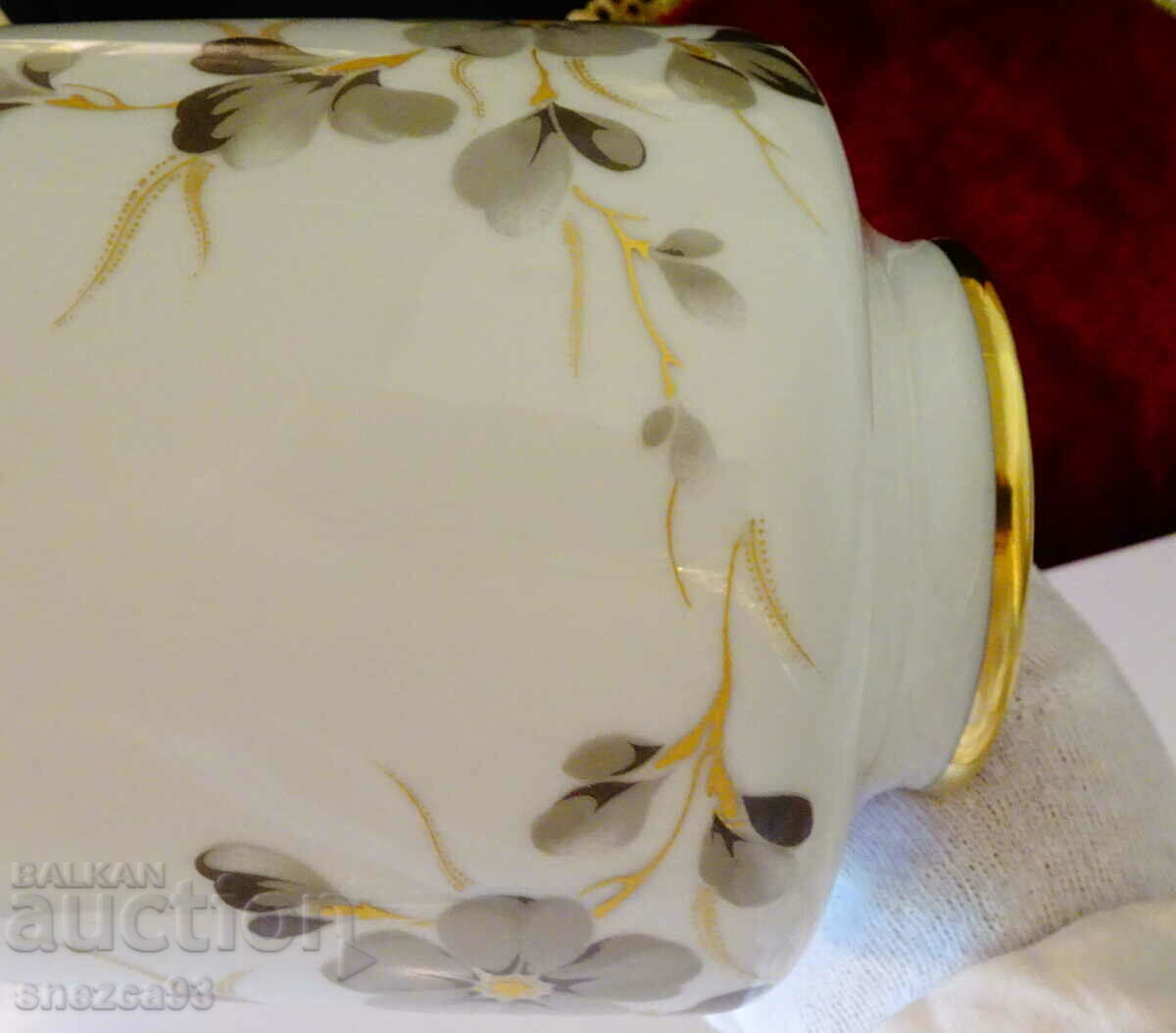 Auction Vase Bavarian porcelain, gold, flowers. Auction Vase Bavarian porcelain, gold, flowers.