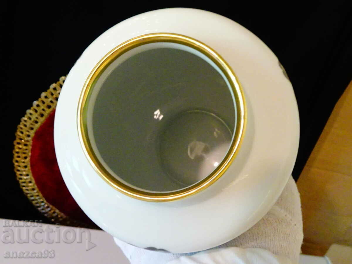 Vase Bavarian porcelain, gold, flowers. - 5 Vase Bavarian porcelain, gold, flowers. - 5