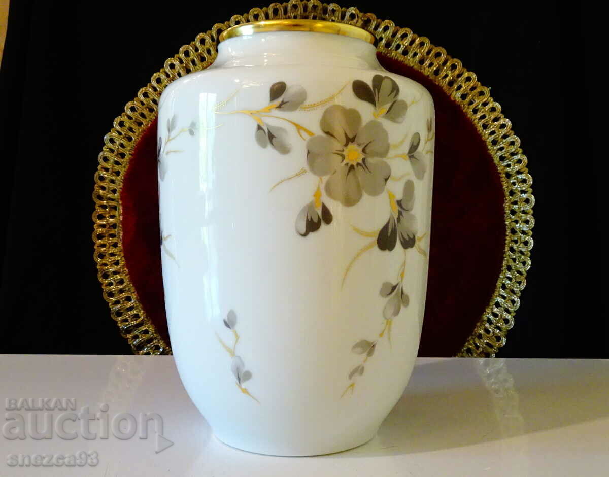 Vase Bavarian porcelain, gold, flowers. - 7 Vase Bavarian porcelain, gold, flowers. - 7