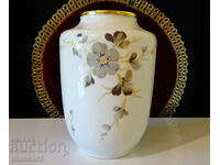 Vase Bavarian porcelain, gold, flowers.