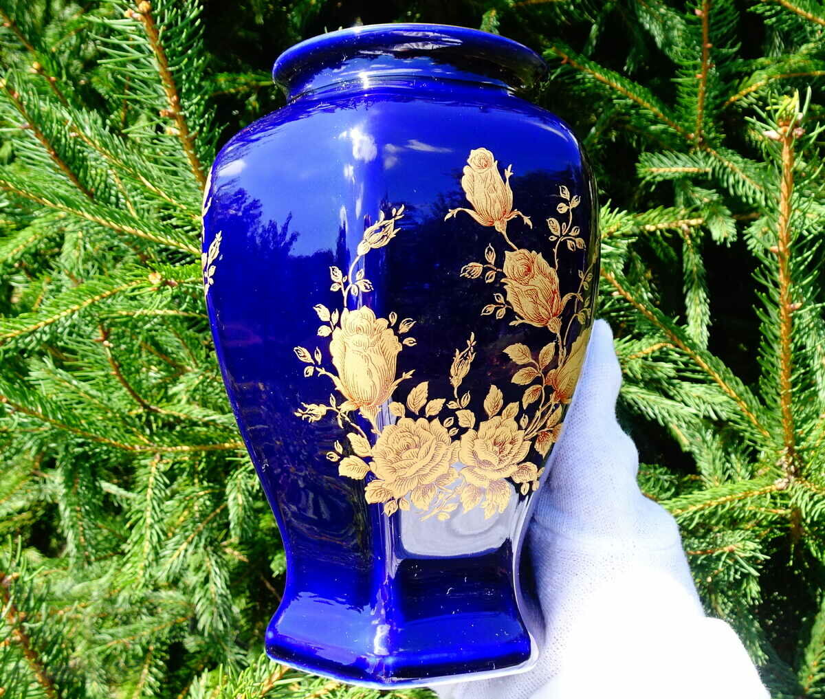 Vase Bavarian porcelain, gold, cobalt, roses.