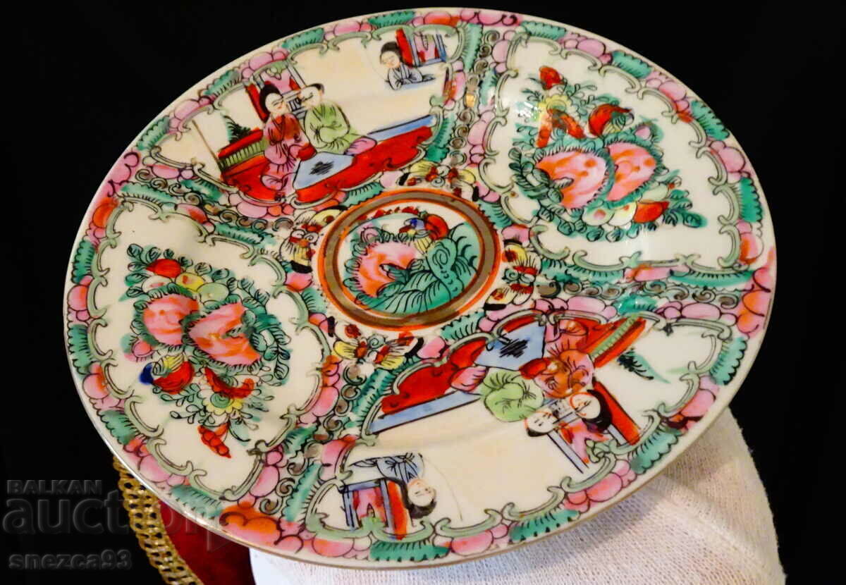 Auction  Rose Medallion Chinese porcelain plate, Macao.