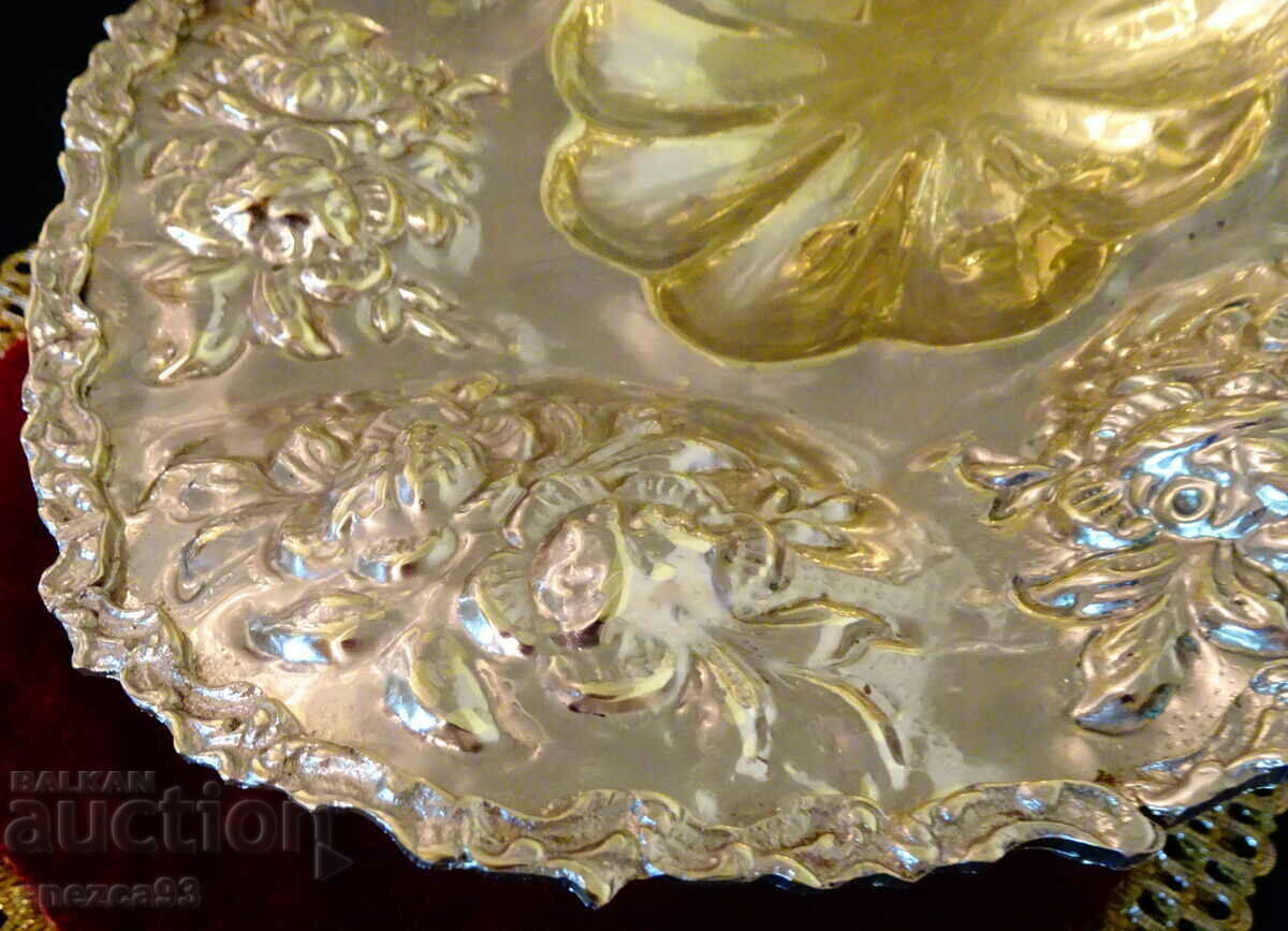 Ψηλή ασημένια μπρούτζινη φρουτιέρα 36 εκ., ανάγλυφα τριαντάφυλλα - 5 Ψηλή ασημένια μπρούτζινη φρουτιέρα 36 εκ., ανάγλυφα τριαντάφυλλα - 5