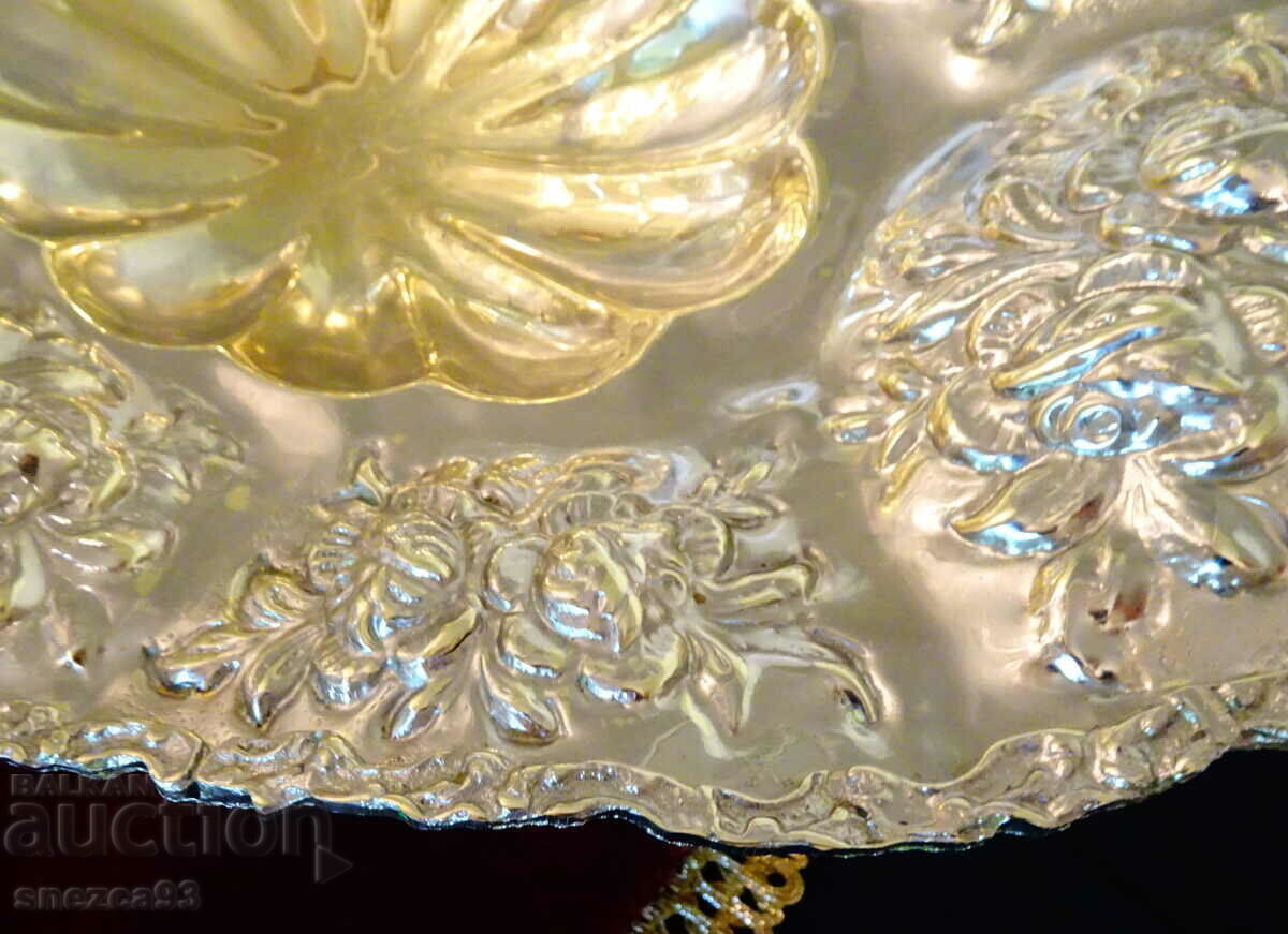 Ψηλή ασημένια μπρούτζινη φρουτιέρα 36 εκ., ανάγλυφα τριαντάφυλλα - 6 Ψηλή ασημένια μπρούτζινη φρουτιέρα 36 εκ., ανάγλυφα τριαντάφυλλα - 6