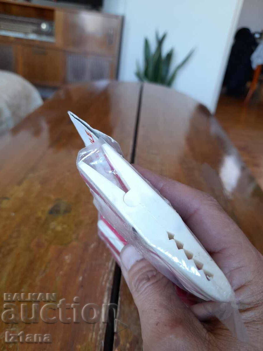 Delivery of Vintage Crocodile clothespins Delivery of Vintage Crocodile clothespins