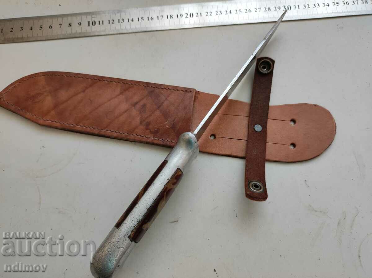 Delivery of Hunting knife from the soca dog's head