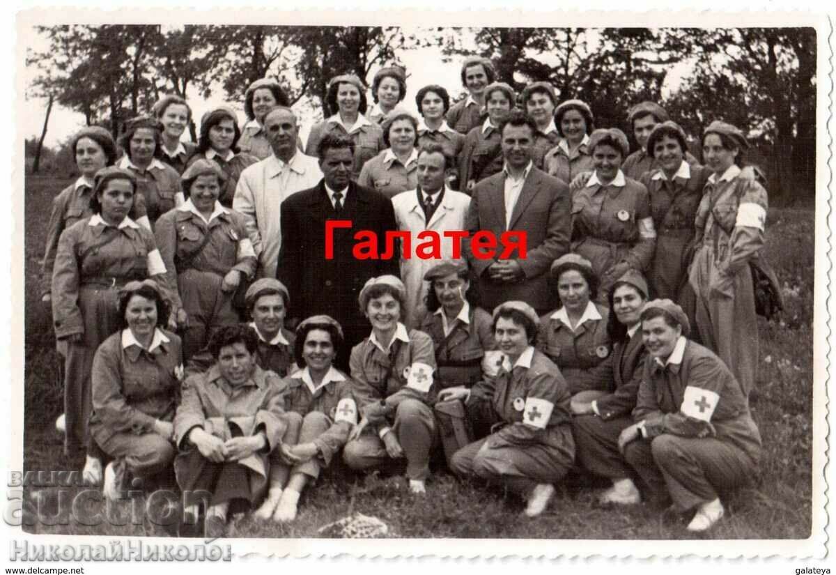 OLD PHOTO BCHK MED. SISTERS SOCIAL REALISM A262 OLD PHOTO BCHK MED. SISTERS SOCIAL REALISM A262