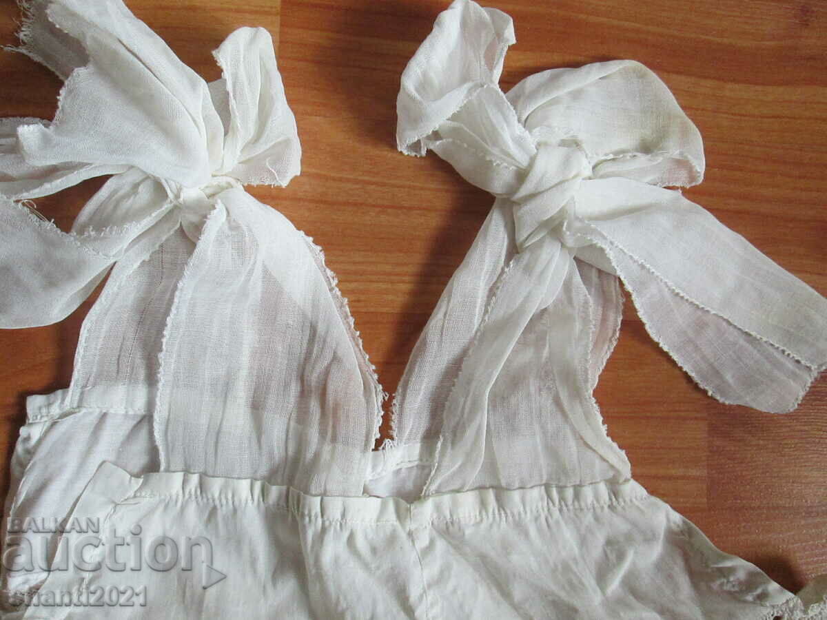 Delivery of 50s children's dress with lace Delivery of 50s children's dress with lace